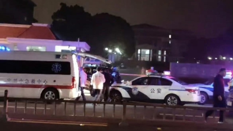 救護車到達現(xiàn)場。