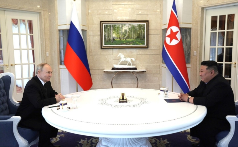 俄羅斯傳出以逾百萬桶石油換取朝鮮投入烏克蘭戰(zhàn)場。圖為普京與金正恩今年4月在平壤會談。