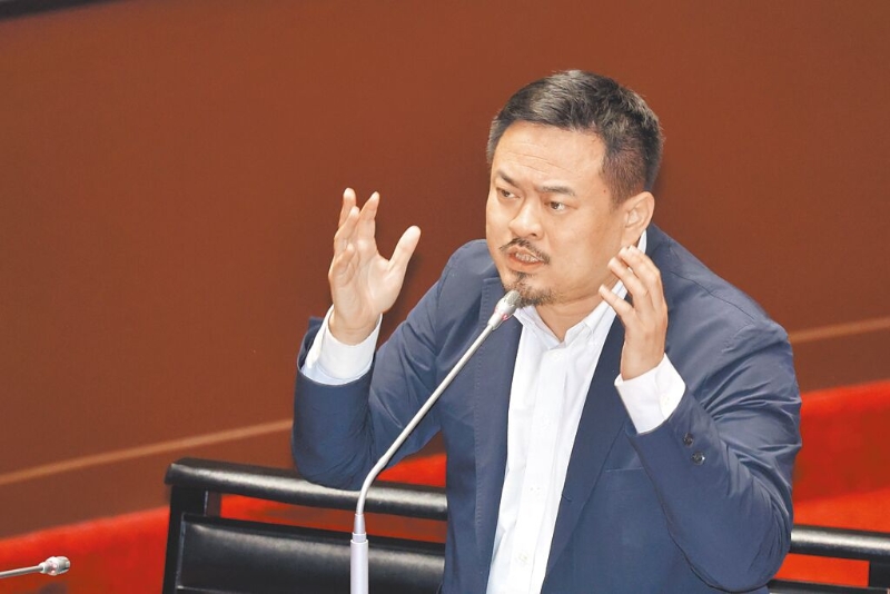 “行政院”敲定由民進黨不分區(qū)“立委”洪申翰出任“勞動部長”。