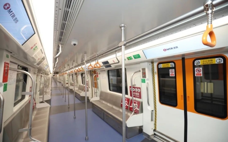 深圳地鐵13號線擬于年底通車。微博