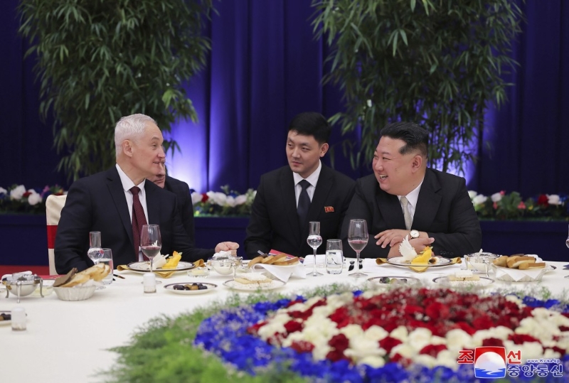 金正恩設(shè)宴招待貝洛索夫。美聯(lián)社