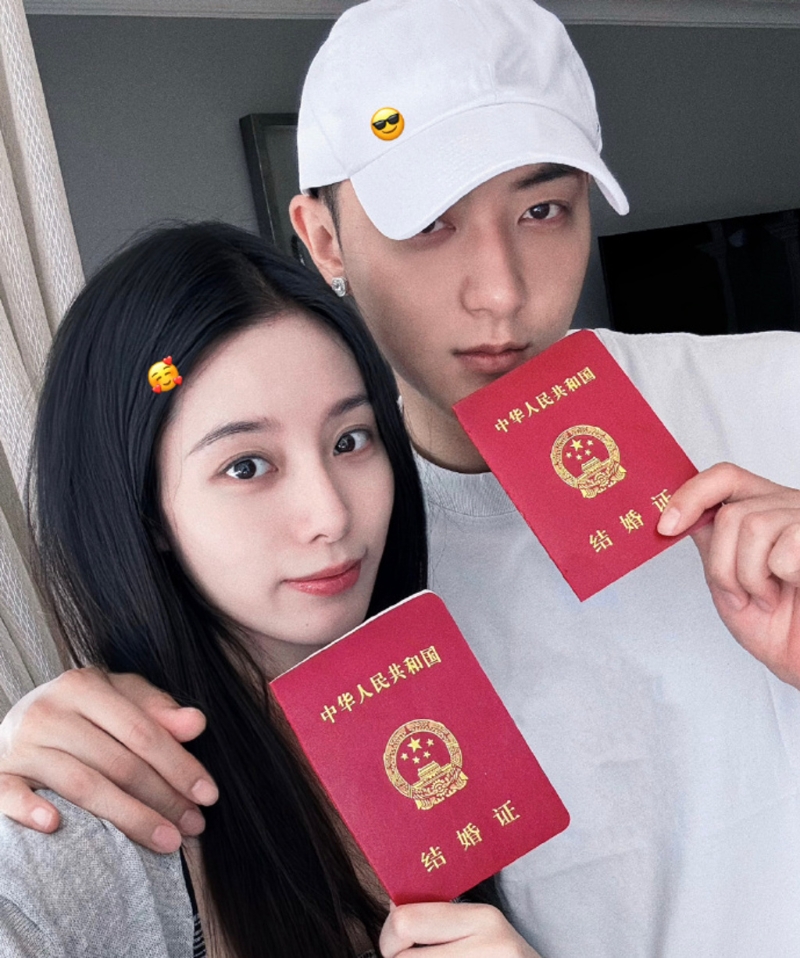 黃子韜、徐藝洋宣布已領(lǐng)證結(jié)婚。