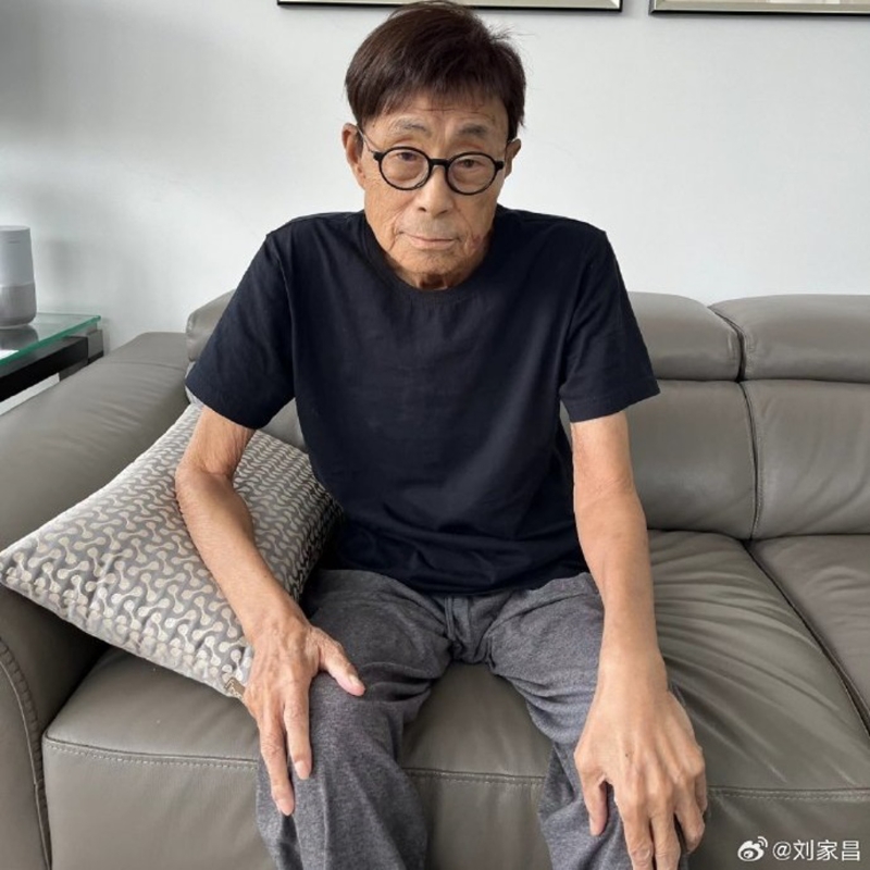 劉家昌更附上一張近照，明顯消瘦不少，氣色也十分差。