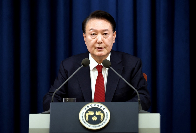 韓國總統(tǒng)尹錫悅突襲實施戒嚴，韓國最大在野黨“共同民主黨”4日指控尹錫悅“叛亂”，宣布推動彈劾。