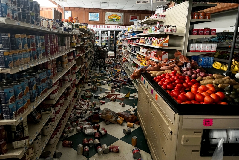 食品散落在地