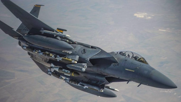 F-15E打擊鷹戰(zhàn)斗轟炸機(jī)，是功能最全面的戰(zhàn)斗機(jī)，F(xiàn)-15EX是它的改進(jìn)型。