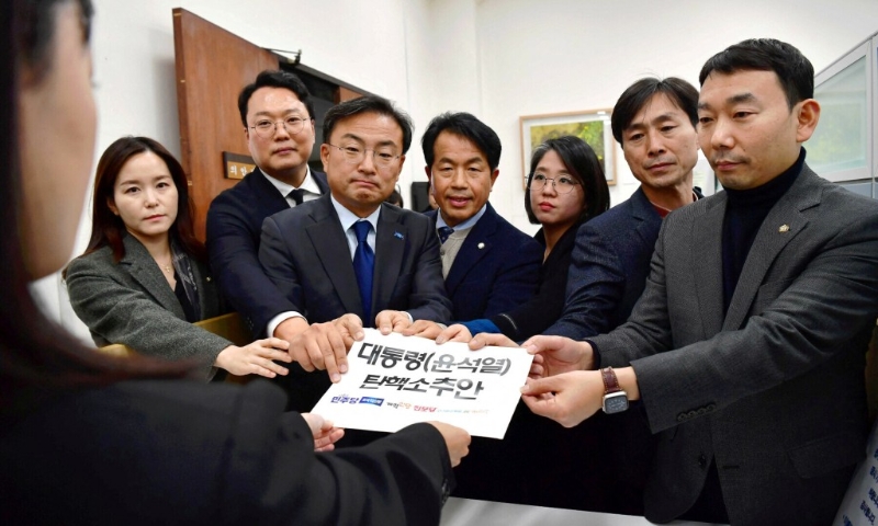 韓國(guó)在野黨向國(guó)民議會(huì)提交彈劾動(dòng)議。 路透社