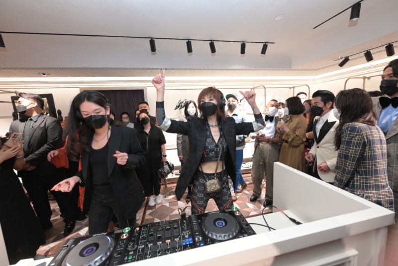 久未露面的張曼玉近年曾為時(shí)尚活動客串DJ。
