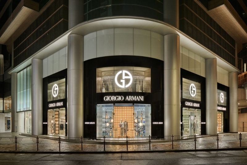 以全新概念設(shè)計(jì)的尖沙咀廣東道精品店位于海港城G101號(hào)鋪地下及二階。