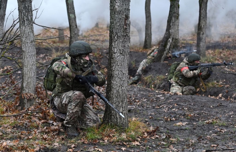 俄軍12日在俄羅斯南部克拉斯諾達(dá)（Krasnodar）地區(qū)接受戰(zhàn)斗訓(xùn)練的畫面。