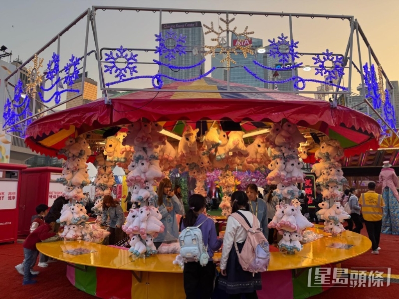 場(chǎng)內(nèi)亦有超過30個(gè)攤位游戲。