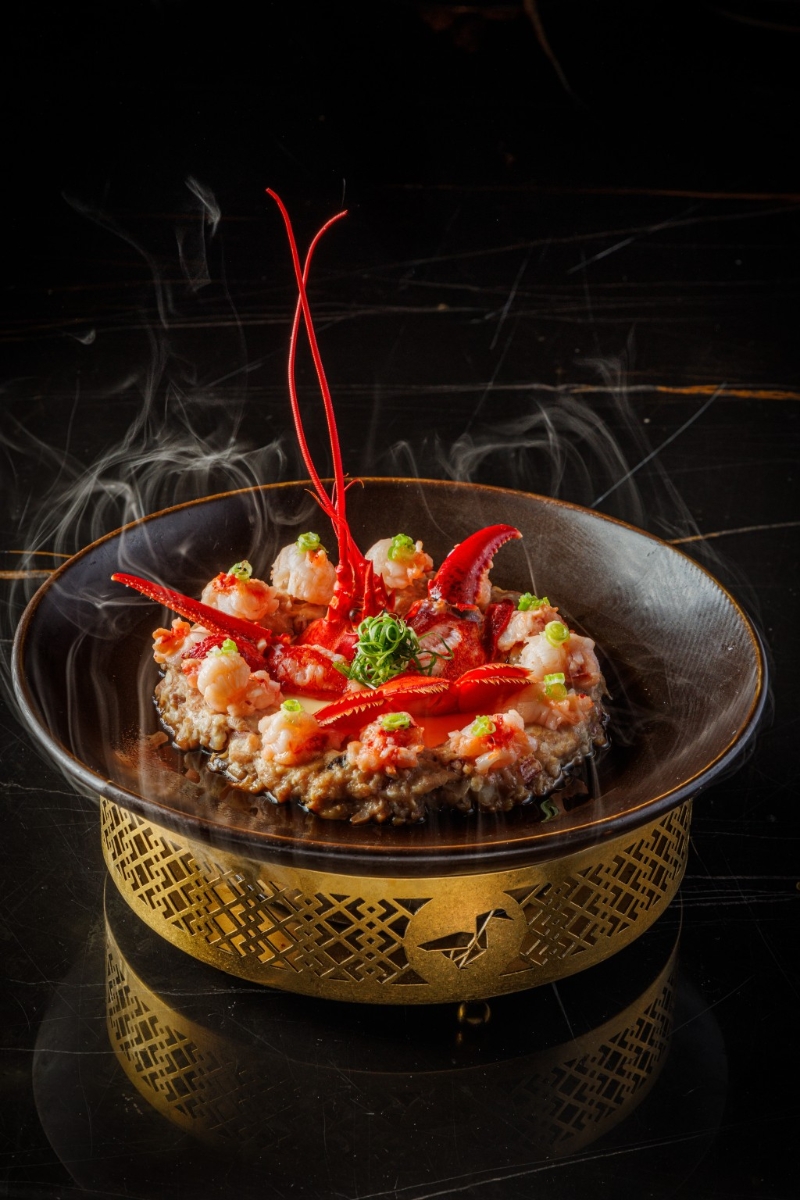 波士頓龍蝦手剁肉餅蒸水蛋$780。