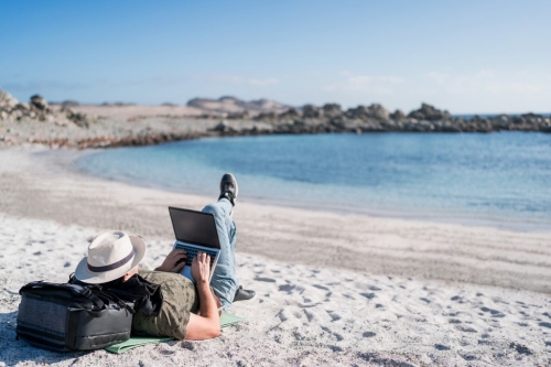 數(shù)碼游牧簽證(Digital Nomad Visa)更是橫空出世，近年不少國家均相繼推出，以平價簽證費(fèi)用搶人才。
