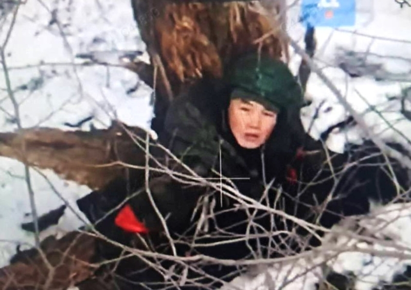 烏克蘭總統(tǒng)澤倫斯基4日稱，在俄羅斯與烏軍作戰(zhàn)的朝鮮士兵，2天內(nèi)就被殲滅一整個(gè)營隊(duì)。 圖為澤倫斯基2024年12月公布的朝鮮士兵影像。