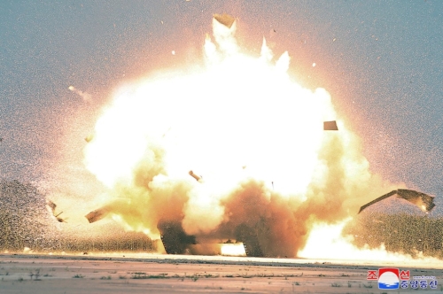 朝鮮去年8月進(jìn)行無人機(jī)性能測(cè)試，擊中目標(biāo)引起爆炸。 路透社