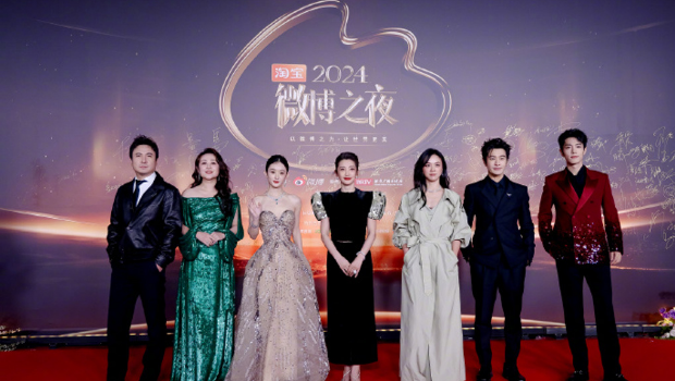 沈騰（左起）、馬麗、趙麗穎、李冰冰、湯唯、黃曉明、肖戰(zhàn)7位大咖明星一起走紅毯。