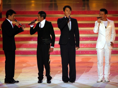 2007年香港四大天王劉德華、郭富城、黎明、張學(xué)友合唱《始終有你》。