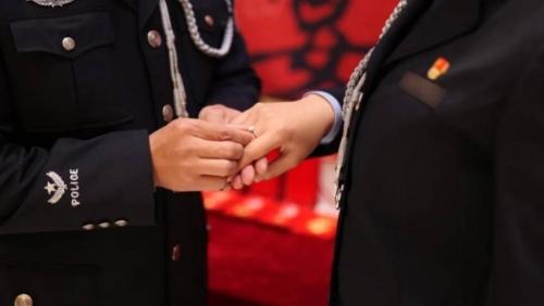 云南警察情侶徐明（化名）和冼莎莎（化名）日前訂婚。