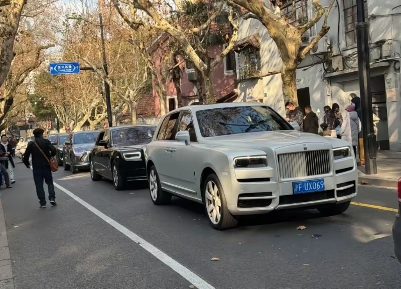 上海武康路近日出現(xiàn)江浙滬豪車團(tuán)，惹人注目。