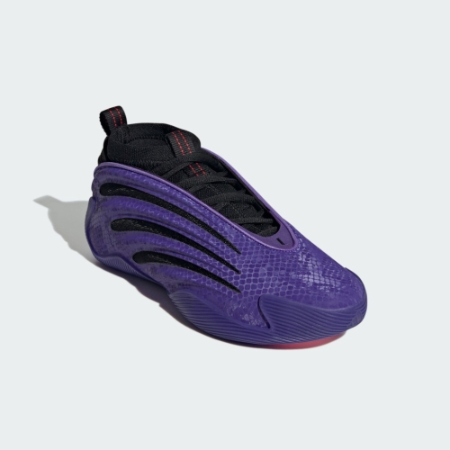 adidas Basketball蛇年賀歲版配色HARDEN VOL 9籃球鞋$1,499，鞋身加入蛇紋細(xì)節(jié)。