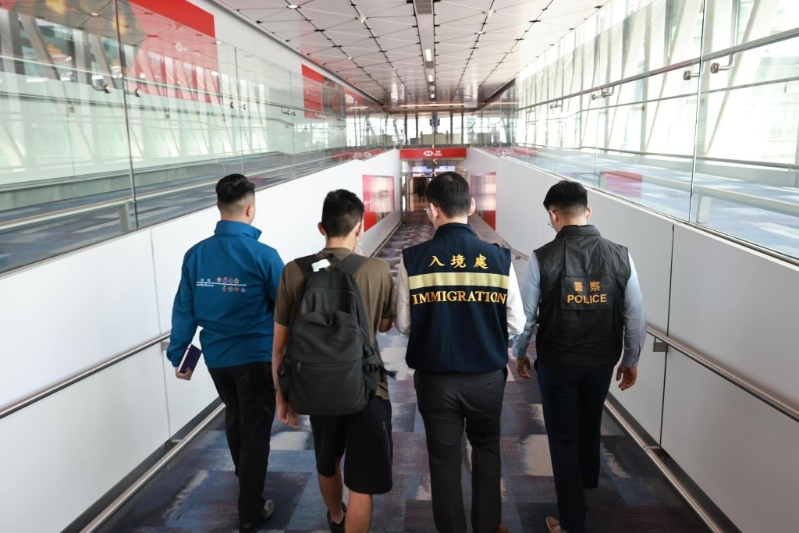 一名被禁錮港人成功回港。 保安局fb