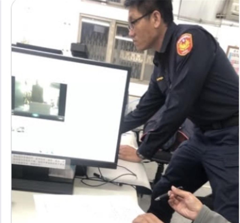 警察