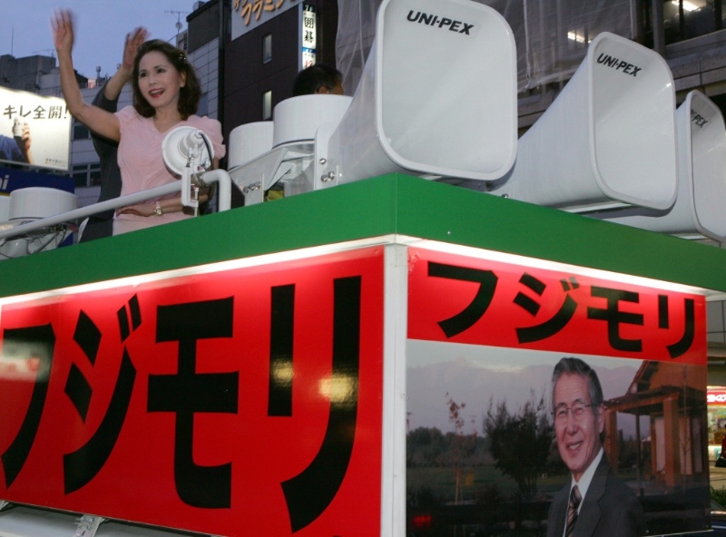 2007年，黛薇夫人在東京為秘魯前總統(tǒng)藤森參選日本參議員拉票。 美聯(lián)社