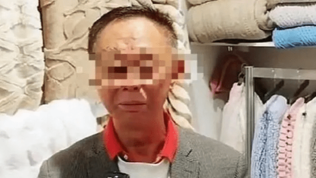 7旬董事長(zhǎng)面試女新人要求治療腰痛露出生殖器。