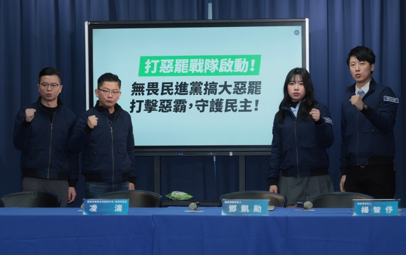凌濤（左起）