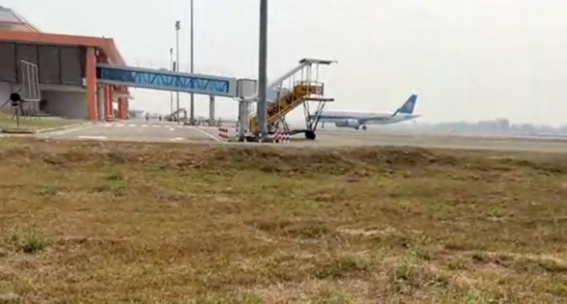 中國的包機到達(dá)泰國機場。