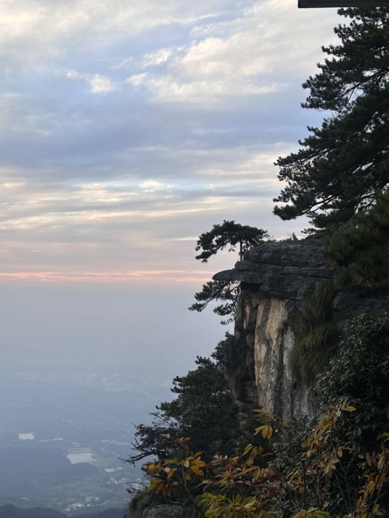九江廬山風(fēng)景名勝區(qū)龍首崖。