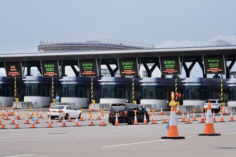 政府正研究向離境私家車征收「邊境建設(shè)費(fèi)」。資料圖片