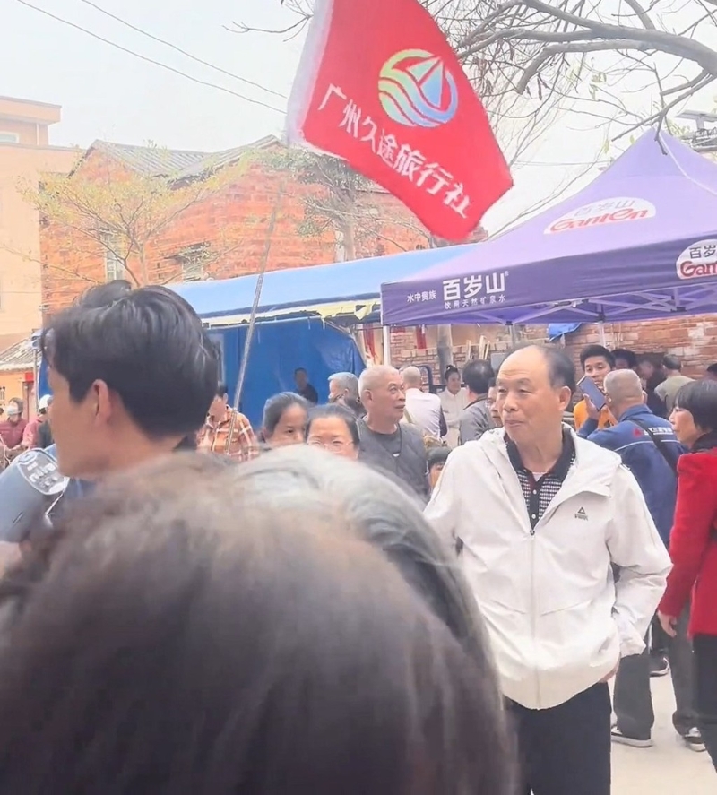 梁文鋒老家成為旅行團(tuán)景點(diǎn)。