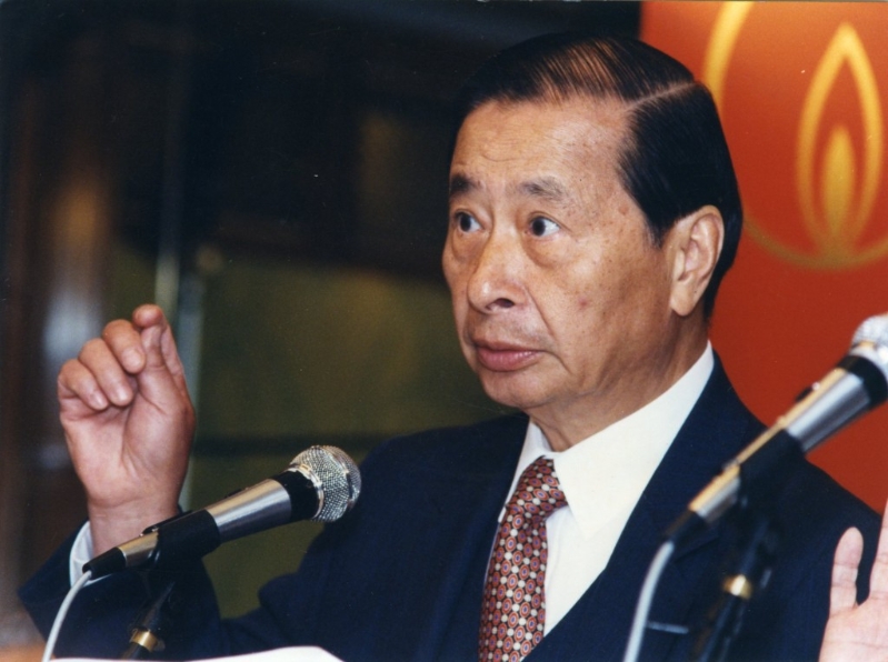 李兆基教導年輕人，從商要懂得「揾錢」，更加要懂得「使錢」。