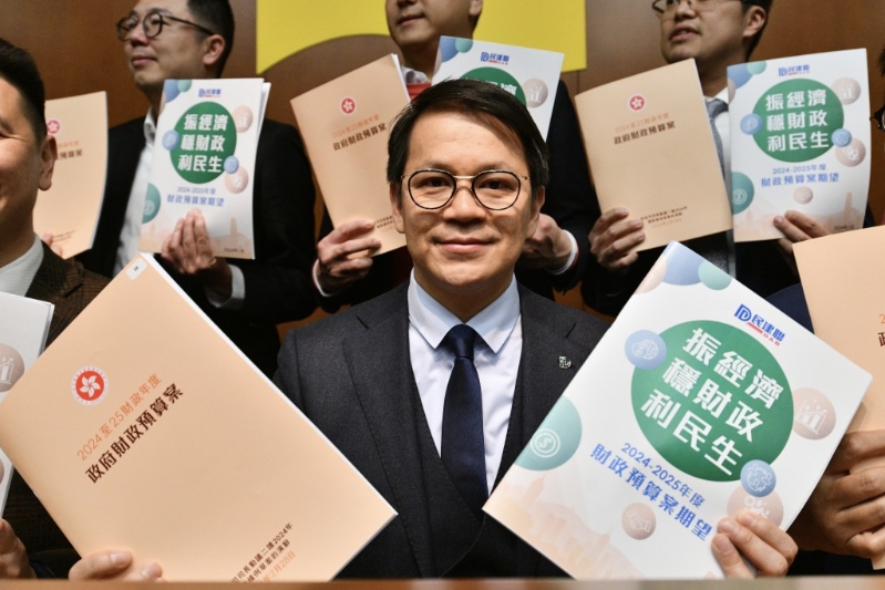 民建聯(lián)主席陳克勤表示，在如今的地緣政治背景下，涉及關(guān)鍵領(lǐng)域的商業(yè)行為很難被視作單純的商業(yè)往來。