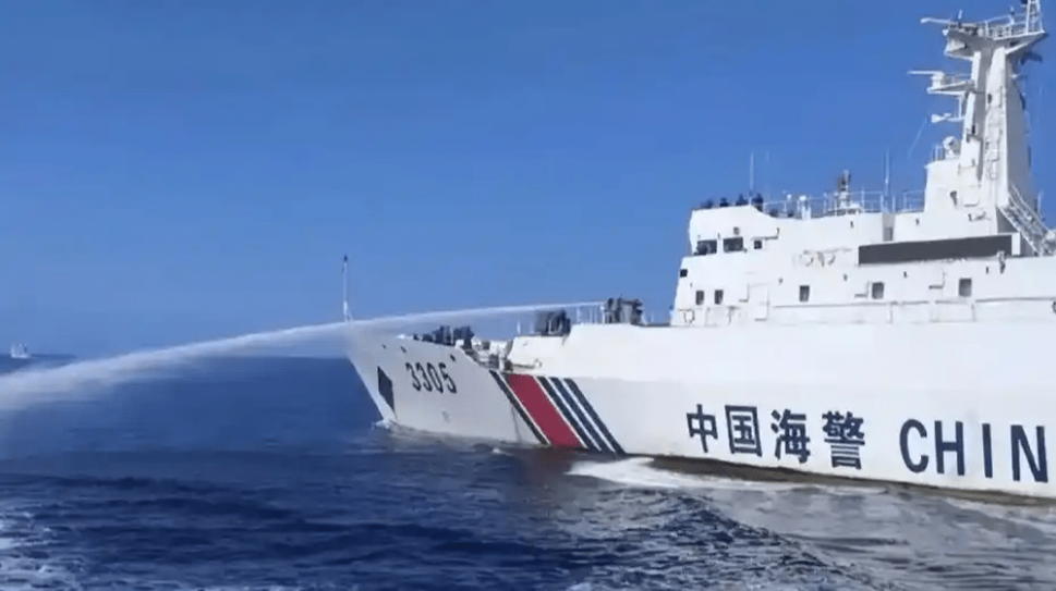 日本多艘漁船只闖釣魚島，中國海警驅(qū)離。 中國海警資料圖.png