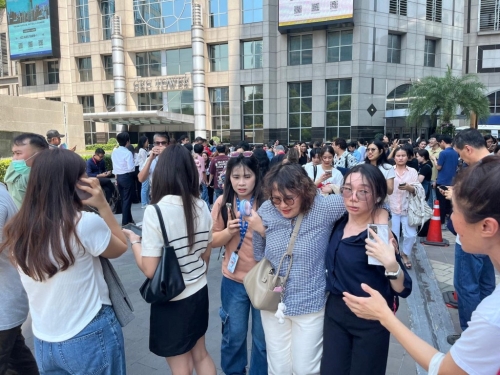 泰國(guó)曼谷出現(xiàn)災(zāi)情，民眾事前未收到地震警報(bào)。 路透社