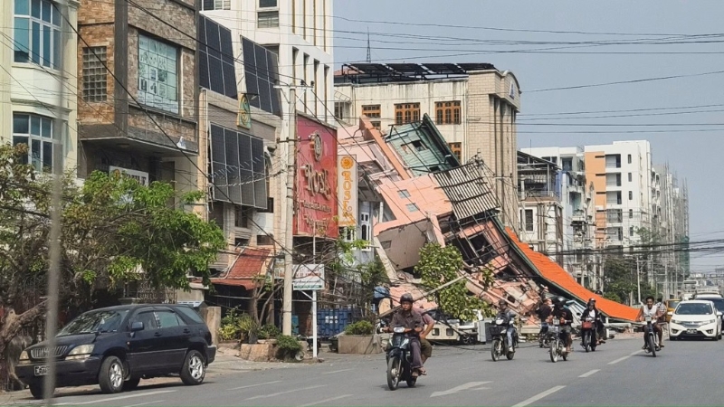 緬甸28日發(fā)生7.9級大地震，大量房屋倒塌。路透社