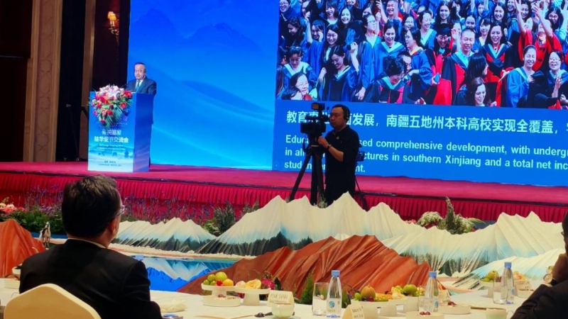 新疆主席艾爾肯?吐尼亞孜