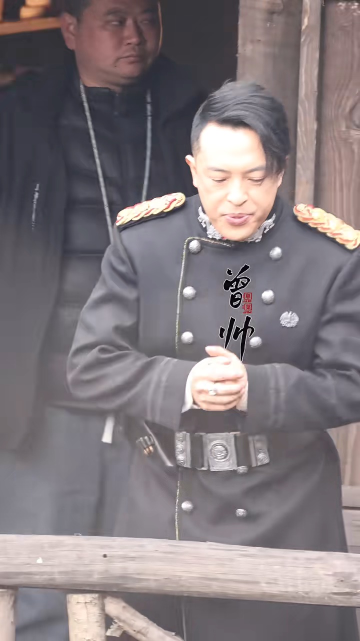 富大龍日前被拍得于埋位前，向湖中兩度吐痰。