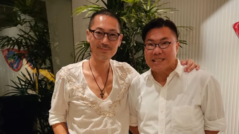 胡慧沖與鄧浩光合照。