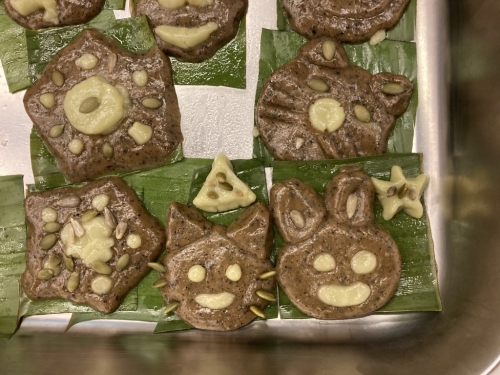 以有趣的動(dòng)物造型制作傳統(tǒng)小食芝麻茶粿， 以創(chuàng)意方式啟發(fā)參加者對生態(tài)環(huán)境的想象。（圖片來源：綠匯學(xué)苑）