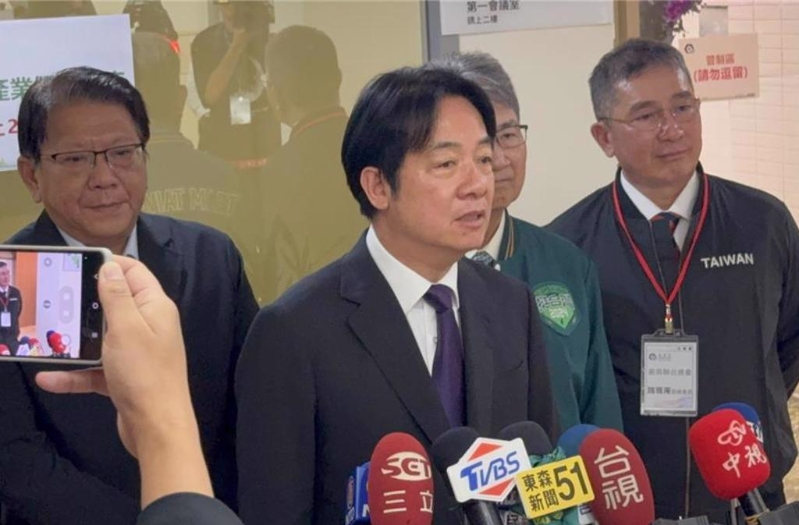 國(guó)民黨26日號(hào)召上凱道「反綠共，戰(zhàn)獨(dú)裁」，賴清德總統(tǒng)至基隆大武侖產(chǎn)業(yè)園區(qū)與廠商座談時(shí)有所回應(yīng)。