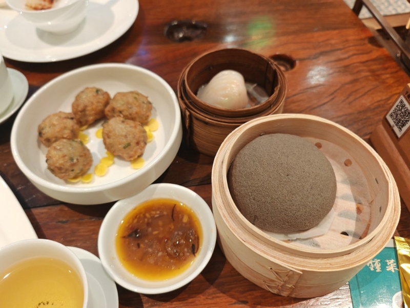 該名網(wǎng)民指所有點心也是即叫即蒸，保證熱騰騰上桌