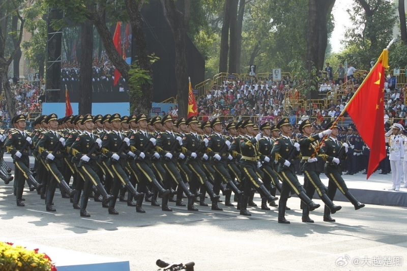 解放軍儀仗隊參加越南閱兵。