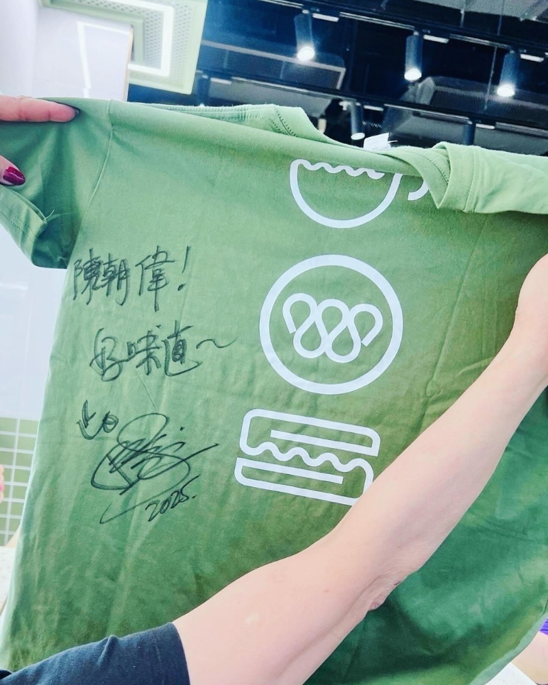 陳奕迅亦有簽名留念，表現(xiàn)相當親民。（圖片來源：永順食店）