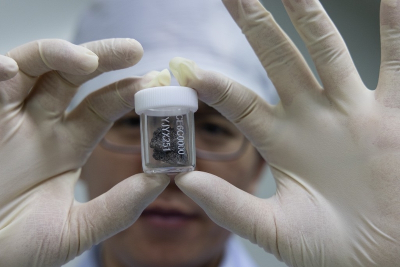 美國兩所獲借月壤的大學(xué)，研究將不獲太空總署資助。新華社.jpg
