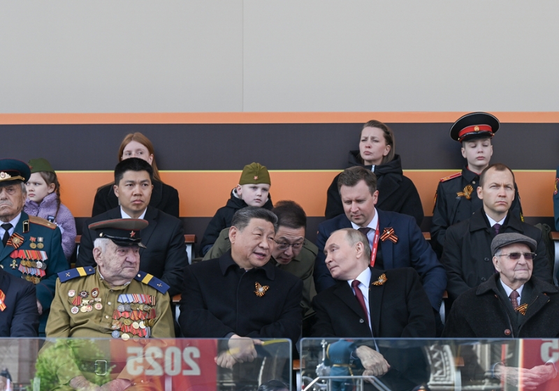 國家主席習(xí)近平和來自世界20多個國家及國際組織領(lǐng)導(dǎo)人應(yīng)邀出席慶典。