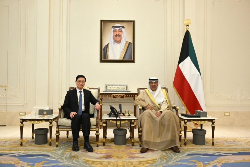 李家超（左）在科威特與科威特王儲(chǔ)Sabah Al-Khaled Al-Hamad Al-Mubarak Al-Sabah（右）會(huì)面。政府新聞處圖片