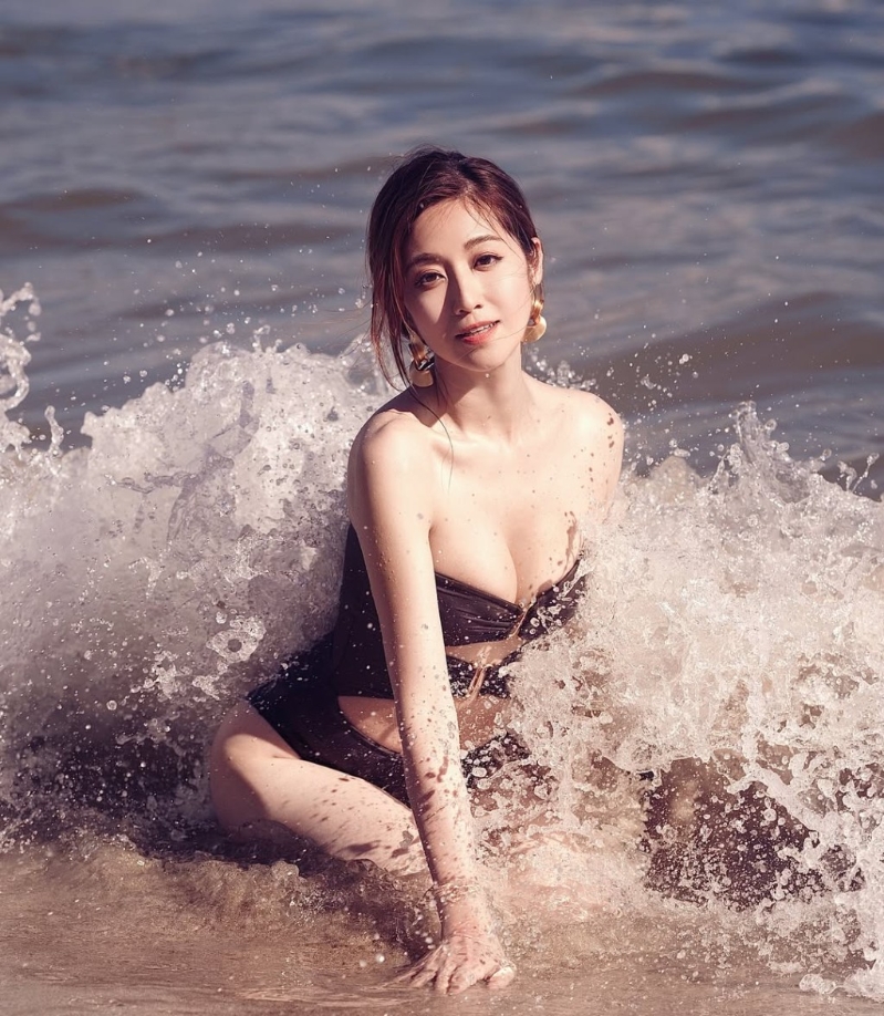 性感陳自瑤散發(fā)仙氣。